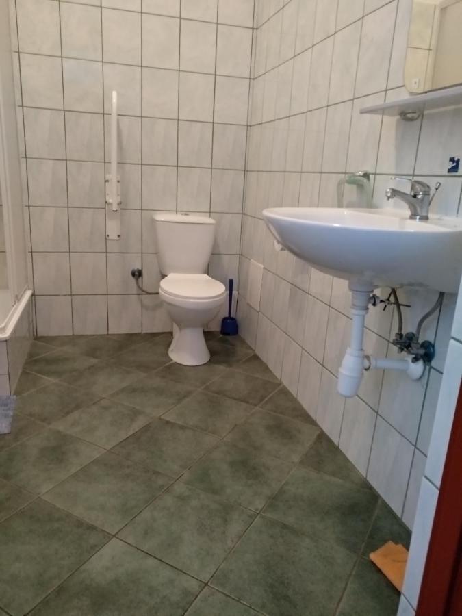 Joda Pokoje Goscinne レバル エクステリア 写真